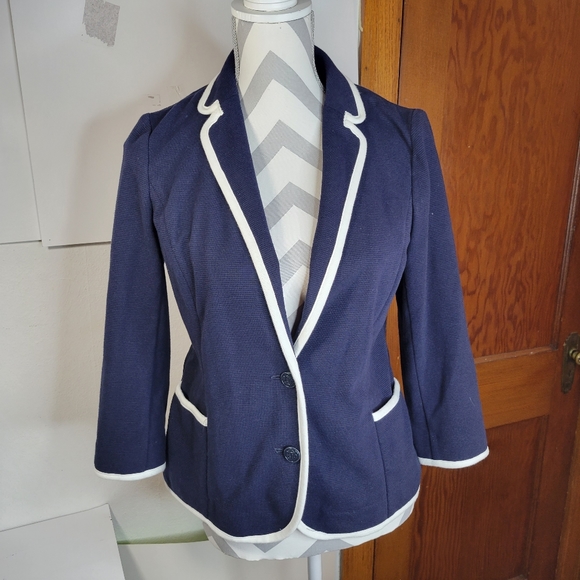 Womans Talbots Navy White Accents Crop 2 button Jacket Size Small Small spot - Picture 2 of 12